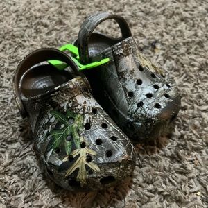 Real tree classic crocs